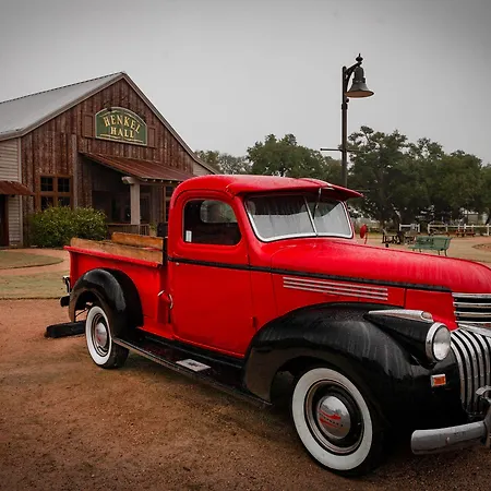 Round Top Hotel-2