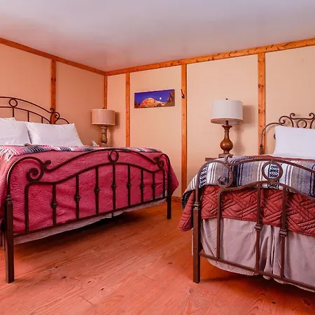 Round Top Hotel-3